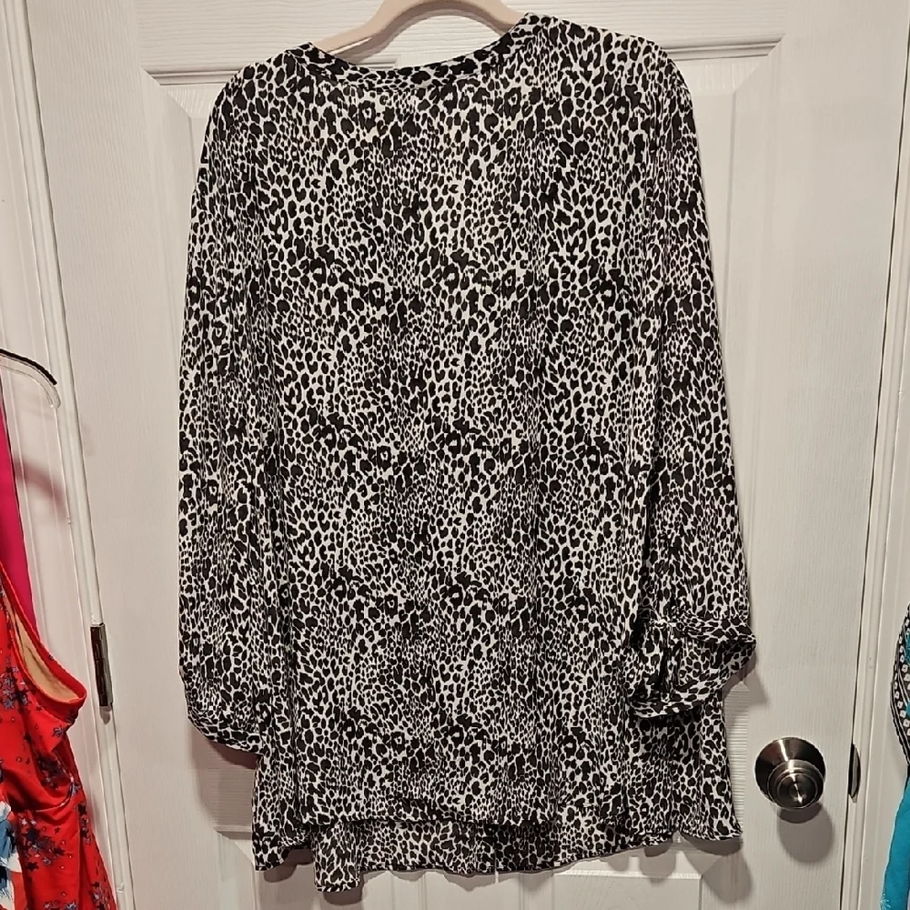 Catherines Monochrome Animal Print Blouse - Picture 6 of 6